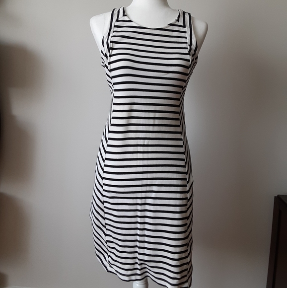 Old Navy Dresses & Skirts - Old Navy striped dress